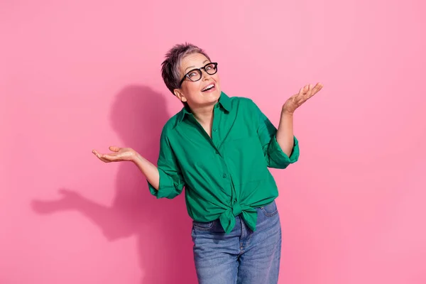 Photo Portrait Attractive Pensioner Woman Shrug Shoulders Mistake Oops Wear — Stock Photo, Image