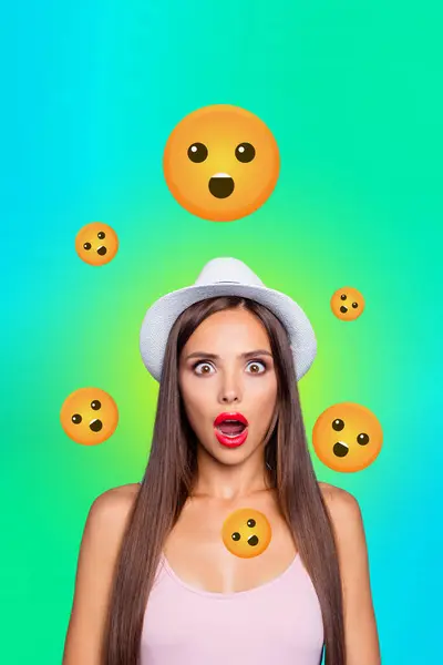 Colagem Vertical Imagem Cartaz Jovem Impressionado Menina Bonita Reação Emoji — Fotografia de Stock
