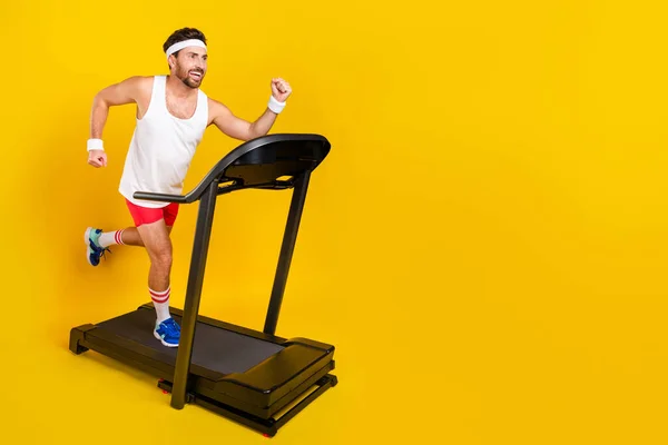 Full Size Profile Photo Handsome Man Enjoy Running Treadmill Empty — Stock Photo, Image