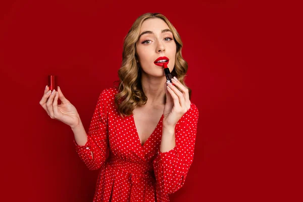 Photo Lovely Elegant Lady Hold Apply Lipstick Empty Space Advert — Stock Photo, Image