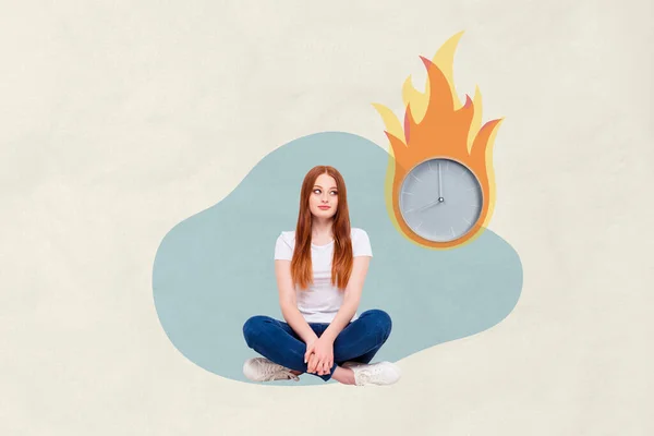写真コラージュ 若い座っている少女 悲しい 燃えている時計警報炎火災時間 期限切れ 時間厳守問題 — ストック写真