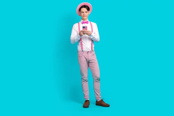 Full Length Photo Intelligent Man Dressed Pink Retro Cap Pants — Stock Photo, Image