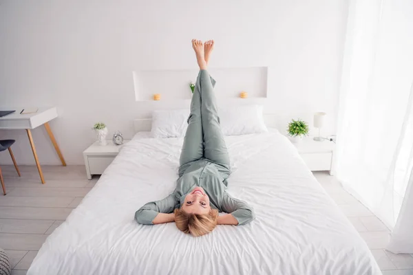 Full Body Length Photo Lying Bed Morning Wakeup Girlfriend Take — Stock Photo, Image
