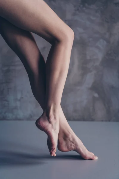 Vertical Closeup Photo Young Stripper Female Feet Posing Barefoot Grey — Stock Photo, Image