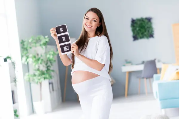 Photo Cheerful Sweet Nice Cute Lovely Mama Pregnant Lady Showing — Stock Photo, Image