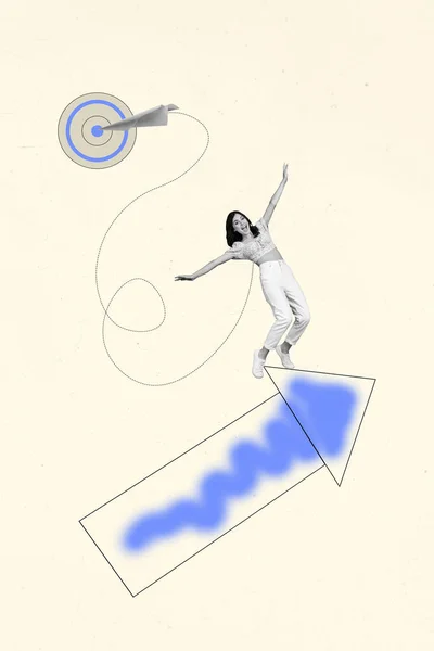 Pionowe Kreatywne Collage Wizerunek Zabawna Dziewczyna Równowaga Strzałka Dotrzeć Cel — Zdjęcie stockowe