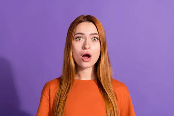 Retrato Joven Dama Jengibre Camiseta Naranja Persona Reacción Impresionada Con —  Fotos de Stock
