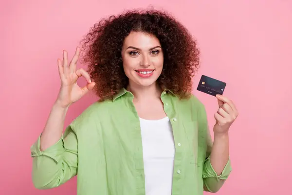 Photo Portrait Attractive Young Woman Hold Credit Card Show Okey — Stock Photo, Image