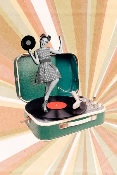 创意3D照片拼贴艺术品老式风格海报与一个女孩谁喜欢乙烯唱片音乐在转盘孤立米色背景 — 图库照片