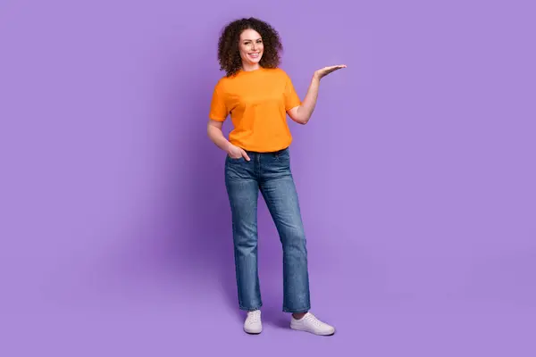 Volledige Lengte Foto Van Schattige Mooie Dame Gekleed Oranje Shirt — Stockfoto