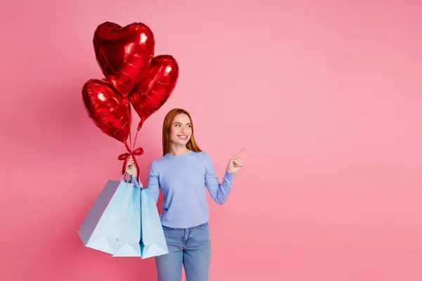 Portret Van Aantrekkelijk Meisje Met Ballonnen Shopping Tassen Kijken Regisseren — Stockfoto