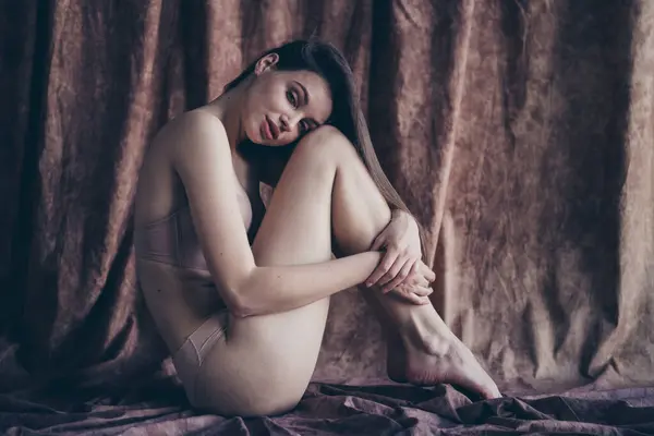 Çekici Kadın Dokunuşları Filtresi Yok Epilasyon Işleminden Sonra Ayaklarınızı Pürüzsüz — Stok fotoğraf