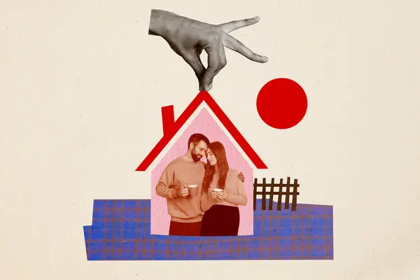 クリエイティブフォトコラージュ若いカップルは 屋根の家の下での関係の繁栄を愛する新しい家の移転不動産のバイヤー — ストック写真