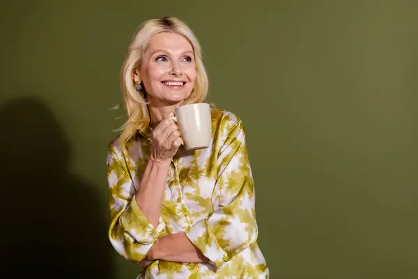 Photo Relaxed Business Woman Office Mature Age Manager Having Coffee — Zdjęcie stockowe