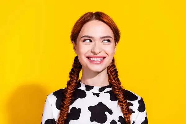 Photo Cheerful Positive Woman Wear Cow Skin Top Smiling Looking — Stock Photo, Image