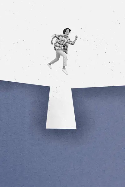 垂直クリエイティブコラージュポスター若いランニング女性ジャンプ障害物を克服ピットホール到達目標野心的な描画背景 — ストック写真