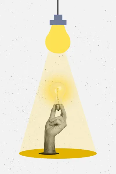 Vertikal Collage Bild Mänsklig Arm Hålla Glödlampa Eureka Smart Tänka — Stockfoto