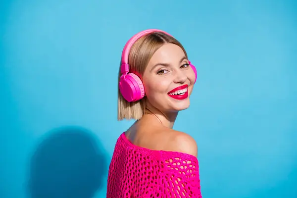 Photo Portrait Attractive Young Woman Headphones Turn Wear Trendy Pink — Stock Photo, Image