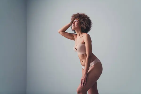 Unretuschierte Foto Des Körpers Positive Mädchen Fühlen Liebe Ihren Natürlichen — Stockfoto