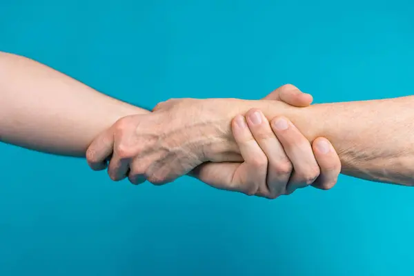 Photo Two Senior Female Young Male Arms Helping Each Other — Stock Photo, Image