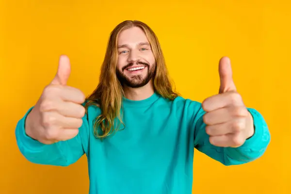 Photo Friendly Person Beaming Smile Arms Fingers Demonstrate Thumb Isolated — Stock Photo, Image