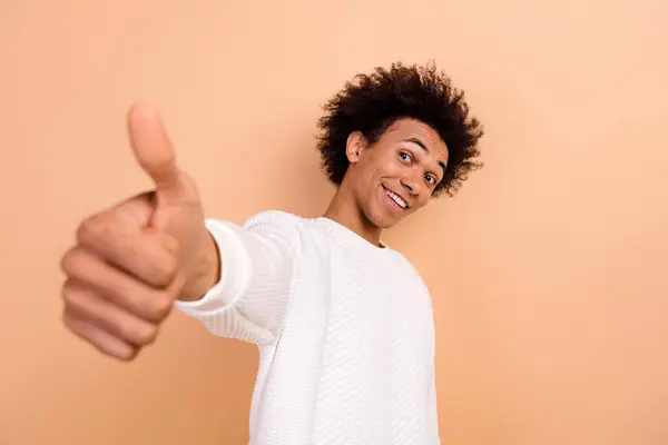 Photo Nice Satisfied Cheerful Man Wear Trendy Clothes Demonstrate Thumb — Stock Photo, Image