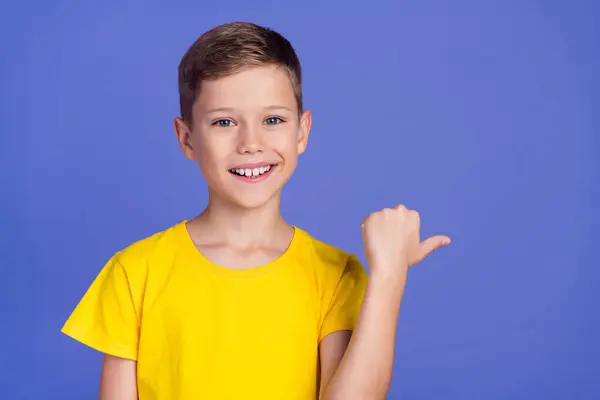 Photo Adorable Satisfied Small Boy Wear Stylish Yellow Clothes Demonstrate — Stock Photo, Image