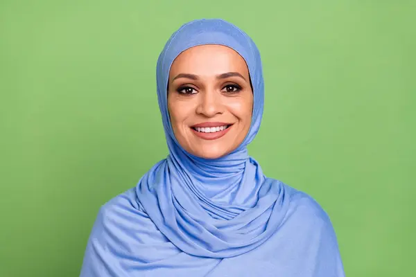 Photo Cheerful Muslimah Woman Toothy Smile Cavity Protection Stomatology Isolated — Stock Photo, Image