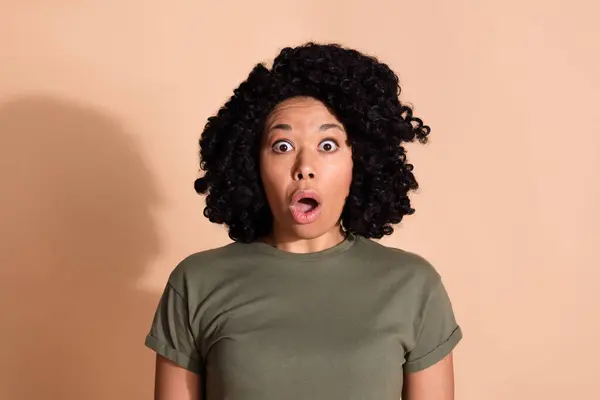Photo Portrait Pretty Young Woman Shocked Face Open Mouth Dressed — Stock Photo, Image