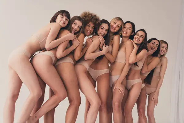 Kein Filterstudio Foto Von Sexy Entzückenden Frauen Tragen Dessous Kuscheln — Stockfoto
