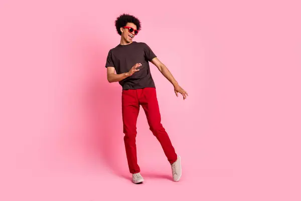 Full Body Length Photo Millennial Curly Hair Man Dance Eyewear — Stock Photo, Image