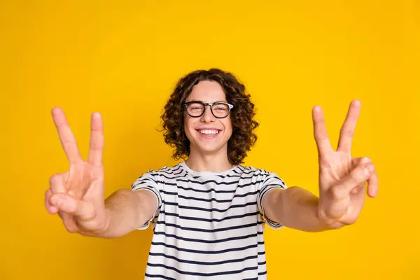 Portrait Young Cheerful Optimistic Nerd Wavy Hair Remaja Guy Showing — Stok Foto