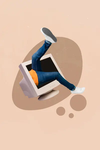 トレンドスケッチ写真コラージュ ボディレスの人認知症スタンド ジャンプ半身男の足 古い巨大なコンピュータモニターから現れる — ストック写真