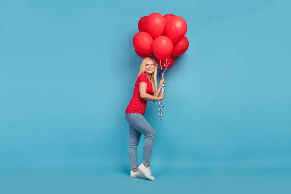 Volledige Lengte Lichaamsgrootte Vrouw Houden Stapel Luchtballonnen Glimlachen Geïsoleerde Pastel — Stockfoto