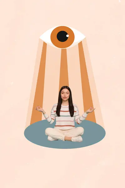 Kompozytowy Pionowy Kolaż Obrazu Mini Dziewczyny Medytować Duży Zegarek Oko — Zdjęcie stockowe