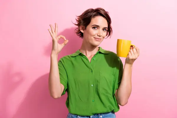 Photo Portrait Lovely Young Lady Hold Coffee Mug Show Okey — Stock Photo, Image