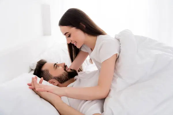 Photo Cheerful Good Mood Husband Wife Nightwear Cuddling Smiling Indoors Stok Lukisan  