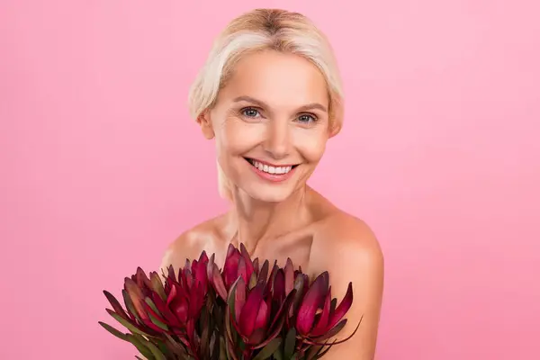 Photo Charming Retired Cute Lady Fresh Spring Bouquet Natural Herbal — Stock Photo, Image