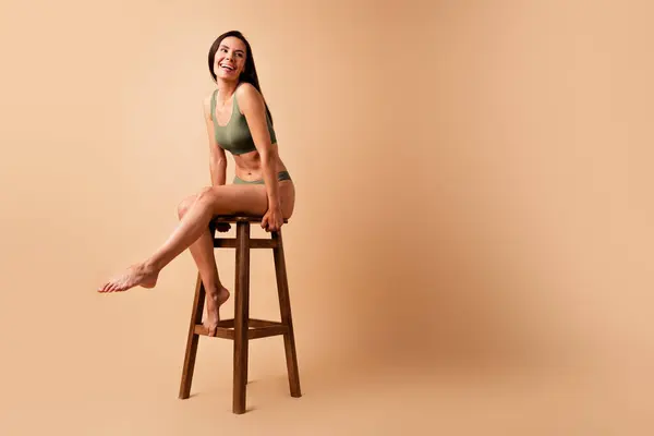 Filter Photo Cheerful Gorgeous Girl Sitting Stool Khaki Fashion Sportswear — Stock Photo, Image