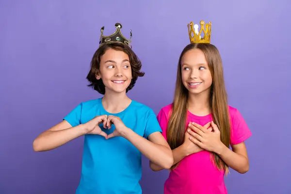 Photo Cute Charming Friends Wear Shirts Golden Crowns Showing Arms — Stock Photo, Image