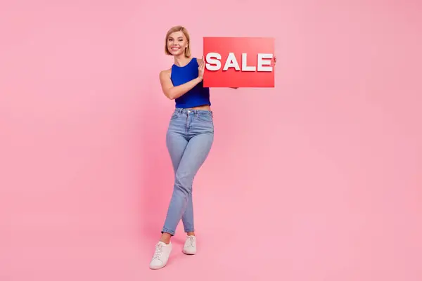 Full Size Photo Pretty Young Woman Hold Sale Card Empty — Stock Photo, Image