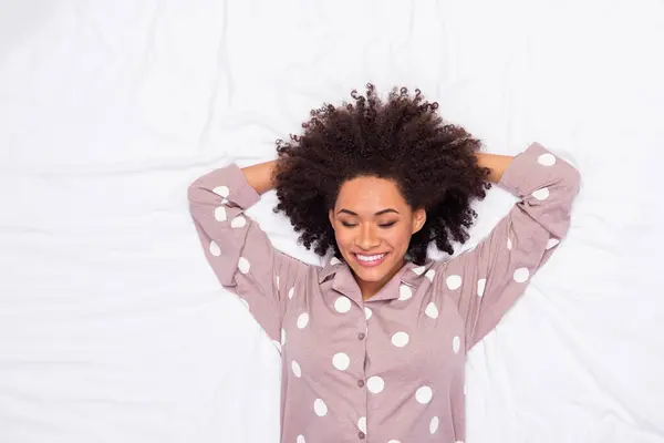 Photo Cheerful Pretty Lady Wear Pajama Lying Bed Arms Head — Stock Photo, Image