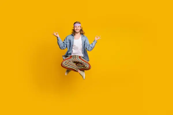 Full Size Photo Cool Young Man Jump Meditate Empty Space — Stock Photo, Image