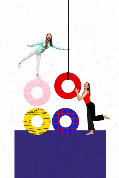 Vertikale Foto Collage Von Glücklichen Aufgeregten Mädchen Teamarbeit Schnur Angelpartner Stockbild