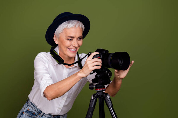 Photo Adorable Good Mood Camerawoman Wear White Shirt Hat Recording Royalty Free Stock Photos