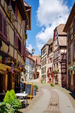 Alsace 'ın renkli sokakları 