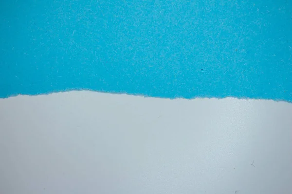 Μπλε Σχισμένο Χαρτί Λευκό Φόντο Αντίγραφο Χώρου — Φωτογραφία Αρχείου