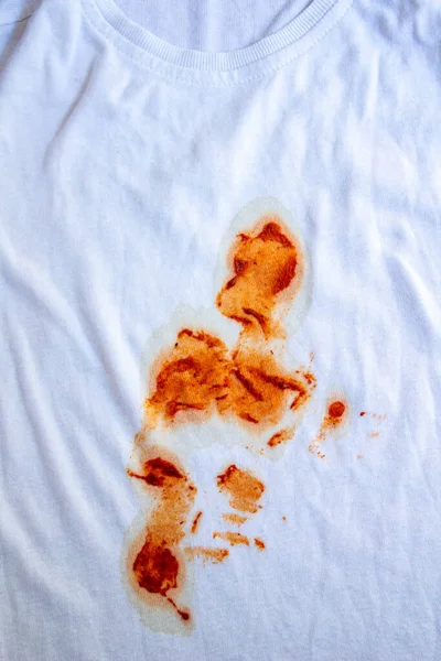 Salsa Tomate Derramada Camiseta Blanca Mancha Comida Camisa — Foto de Stock