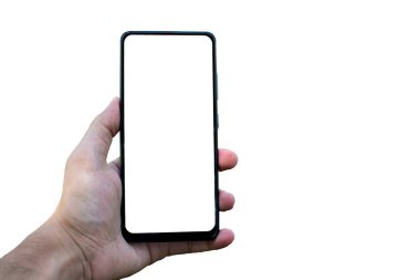Beyaz arka planda el ele tutuşan akıllı telefon. Boş ekranlı cep telefonu. Model resmi.