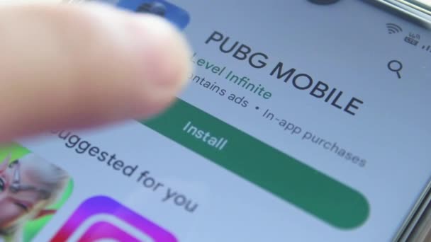 Pubg Mobile Game App Installeren Telefoon Vanuit Google Play Store — Stockvideo
